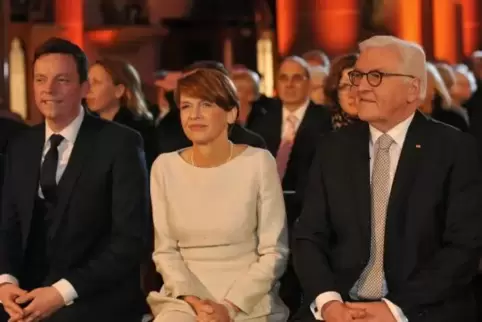 In der Josefskirche. Von rechts Frank-Walter Steinmeier, seine Frau Elke Büdenbender und Saar-Ministerpräsident Tobias Hans.