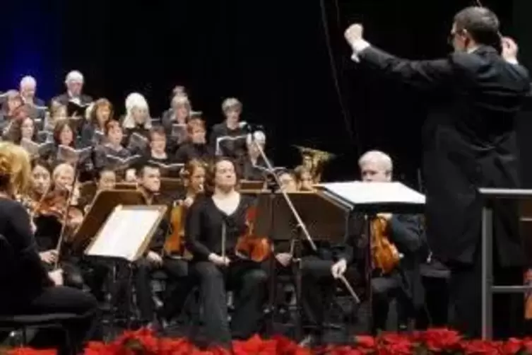 Diese Jahr steht der Chor der Liedertafel Neustadt im Mittelpunkt des Weihnachtskonzerts.