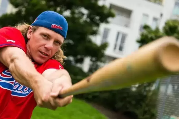 Mit einem Baseballschläger hat eine der Kontrahentinnen ihrer Gegnerin nach einem Streit in einem Mehrfamilienhaus auf den Kopf 