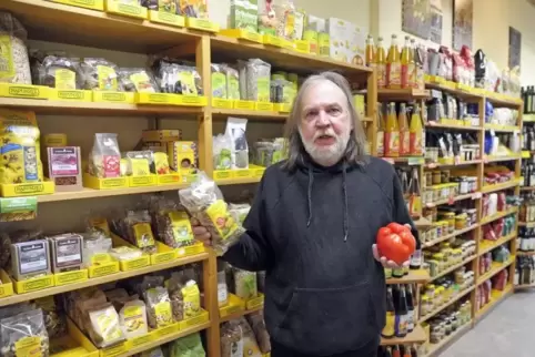 Inhaber Werner Grob in seinem Laden.