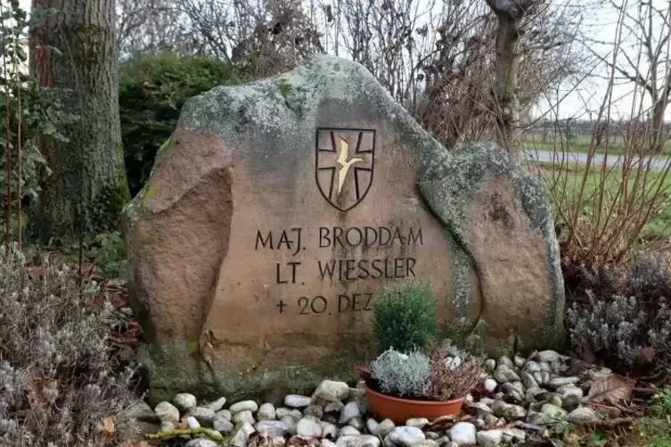 Der Gedenkstein in M&ouml;rzheim.
