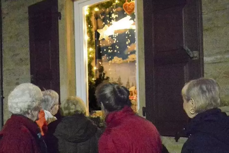 Im Advent versammeln sich die Finkenbach-Gersweilerer fast jeden Abend vor einem Fenster.