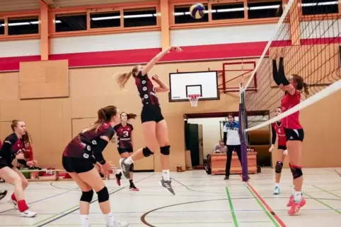 Im letzten Oberligaspiel des Jahres trumpften sie in der Sporthalle des Ramsteiner Gymnasiums gegen den TV Kirkel noch einmal ri