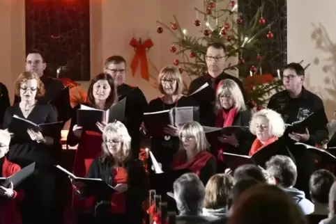 Der Chor 2000 singt ein Weihnachtskonzert.