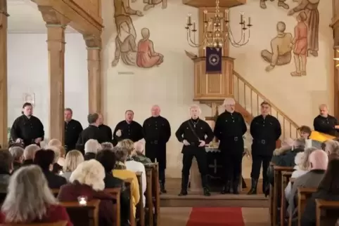 Peter Orloff (Mitte) und seine Schwarzmeer-Kosaken in der Herschberger Pfarrkirche.