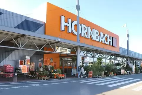 Europaweit betreibt Hornbach 159 Märkte mit 21.465 Mitarbeitern. In der Pfalz arbeiten 2742 Menschen für den Konzern.