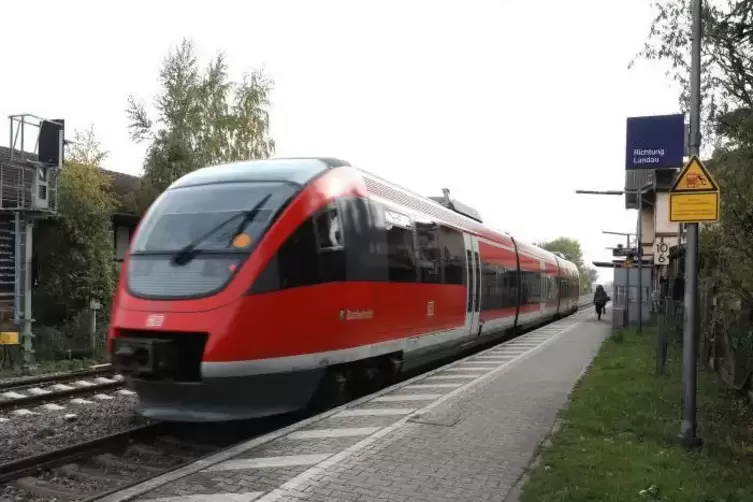 Auf der Strecke zwischen Neustadt und Karlsruhe – unser Foto zeigt den Bahnhof in Edesheim – gab es in den vergangenen Wochen im