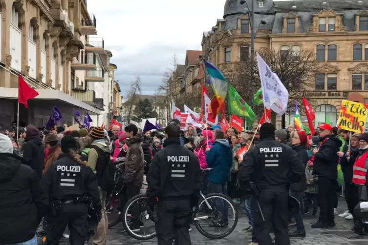 20_Demo_Landau_van.JPG