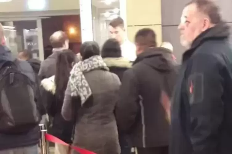 Gegen 2 Uhr ist es soweit: Abmarsch nach Hause.