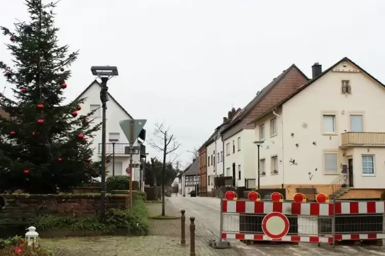 Statt am Nikolaustag wird die Marhöferstraße in Clausen zu Weihnachten freigegeben.