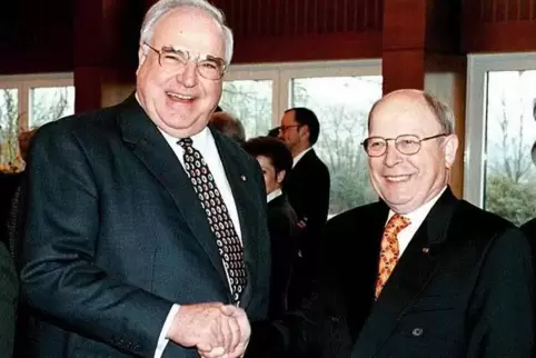 Glückwünsche vom Kanzler: Zu seinem 60. Geburtstag im Jahr 1997 hat auch Helmut Kohl Berthold Messemer gratuliert.