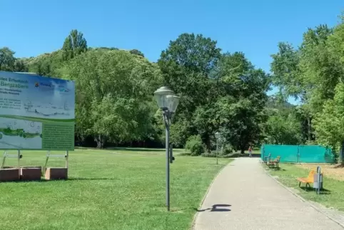 Eine Feuerwehreinfahrt wurde im Frühjahr im Kurpark gebaut. Danach wurden die Arbeiten vorläufig gestoppt.