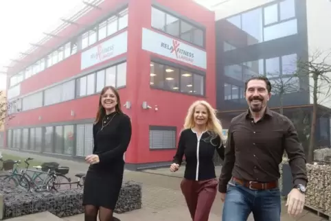 Familie Weber startet mit neuen Studios ins neue Jahr (von links): Lina, Angelika und Frank Weber.