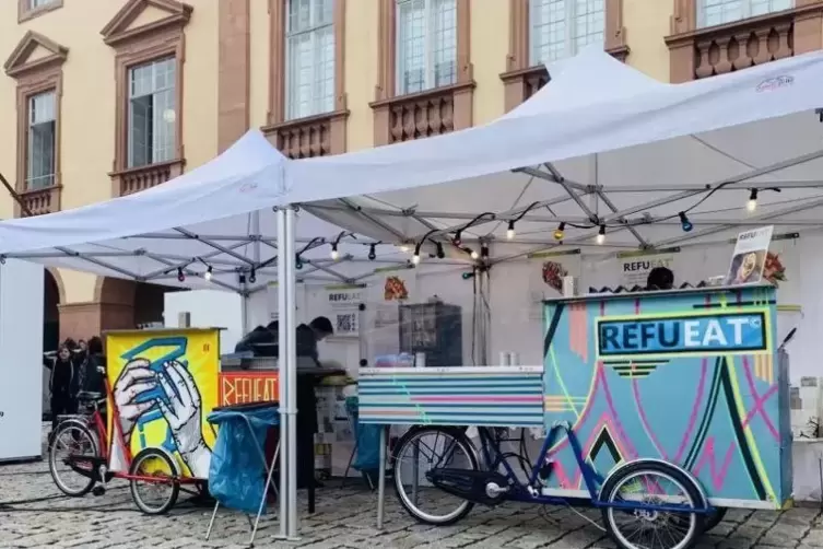 Auf dem Mannheimer Markt am Bahnhof und am Schloss (Foto) machen die Refueater unter anderem Station.