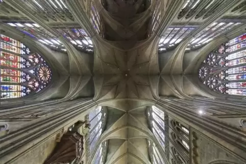 Höher als in Metz richtet sich der Blick nur noch in den Kathedralen von Amiens und Beauvais.