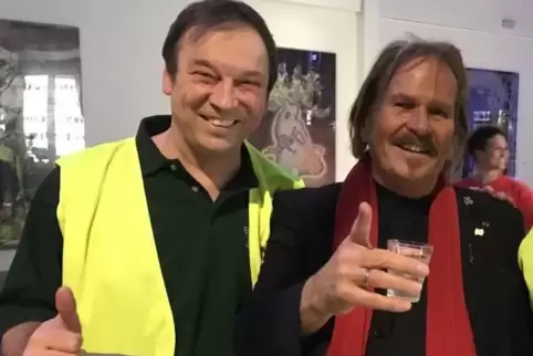 Sorgten bei Obdachlosen in Berlin für Weihnachtsfreude: Michael Koch-Erlenwein und Frank Zander.