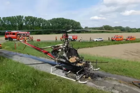 Ausgebrannt: Einer der beiden Hubschrauber der Kabs verunglückte Ende Mai auf der ehemaligen Rheininsel Elisabethenwörth bei Phi