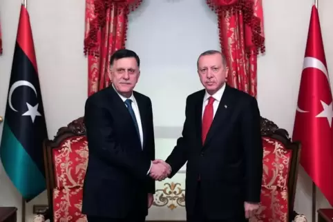 Alliierte im Mittelmeer: der libysche Premier Sarradsch und der türkische Staatschef Erdogan, hier bei einem Treffen in Istanbul