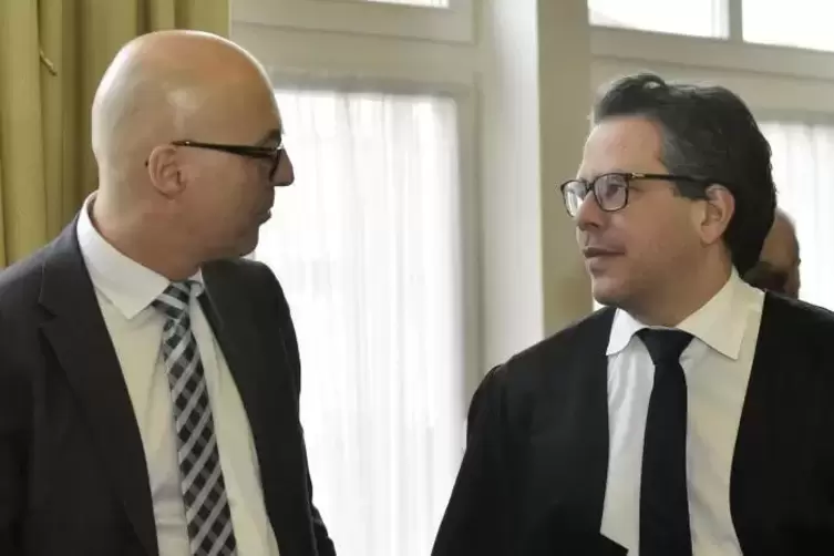Vertraten im Prozess die Opfer: die Anw&auml;lte Alexander Klein (links) und Jan Schabbeck.