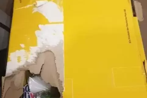 Das von Nicole Broly im Müll entdeckte Paket wurde letztlich wohl doch noch dem richtigen Empfänger zugestellt.