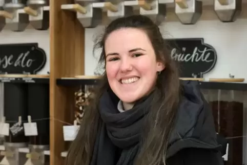 Beim Einkauf im Speyerer Unverpackt-Laden: Rebecca Nachtigall.
