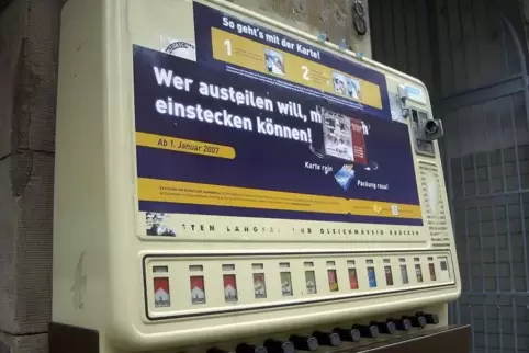 Ein Zigarettenautomat ist in Mutterstadt gewaltsam aufgebrochen worden.