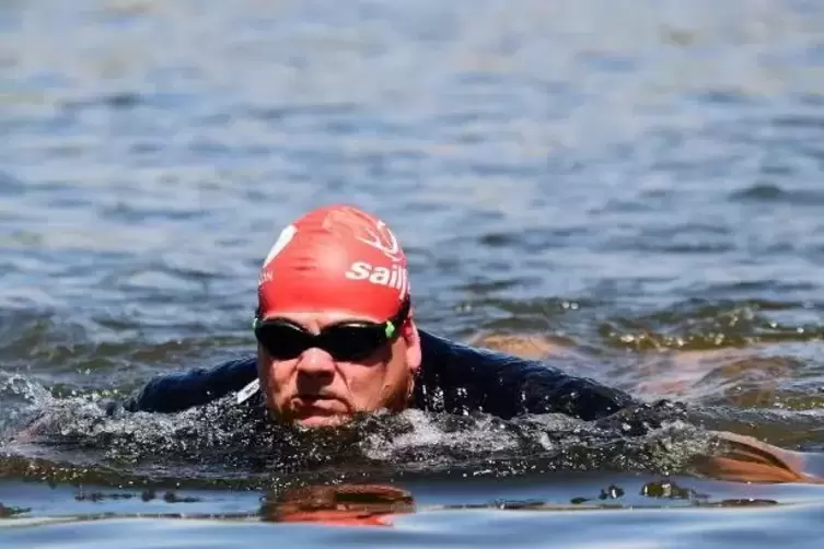 Frank Stuhlmann trotzt seinem Gewicht und den Sp&ouml;ttern. Er fr&ouml;nt dem Triathlon.