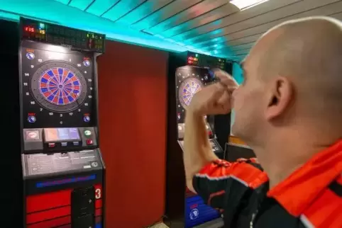 Spitzensport: Leslo Schmidt nimmt Maß.