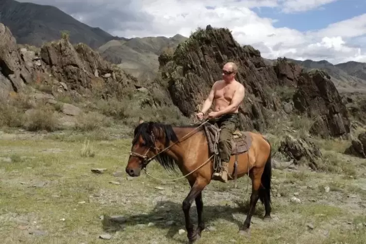Putin, der Kerl: Am 5. August 2009 reitet der damalige Ministerpr&auml;sident in der Region Tuva.