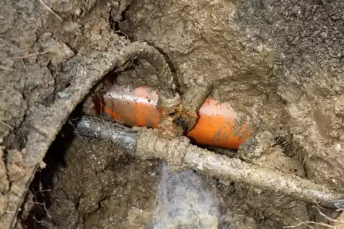 Brüche von Wasserrohren kommen immer wieder vor. Wird das Wasser abgestellt, ist das für die Anwohner sehr lästig.