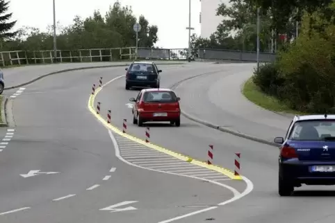 Hier könnte es beim Bau einer neuen Haltestelle eng werden: die Hans-Kopp-Straße in der Nähe des Congress-Forums.