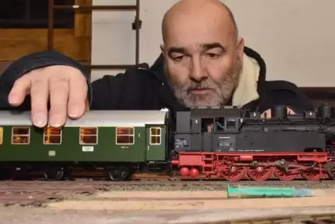 Bei ihm steckt so richtig Zug dahinter: Jürgen Stemler ist der Macher in Reihen der Nostalgiker, sozusagen die Lok der Bachbahn-