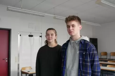 Stehen stellvertretend für den Einsatz vieler: Paula Schording und Eric Meier, Schülersprecher am Ramsteiner Gymnasium, wo Zhasm