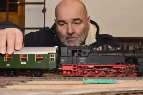 Bei ihm steckt so richtig Zug dahinter: Jürgen Stemler ist der Macher in Reihen der Nostalgiker, sozusagen die Lok der Bachbahn-