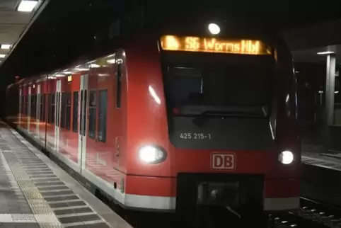 In den Wormser Bahnhof konnten am Montagabend keine Züge einfahren.