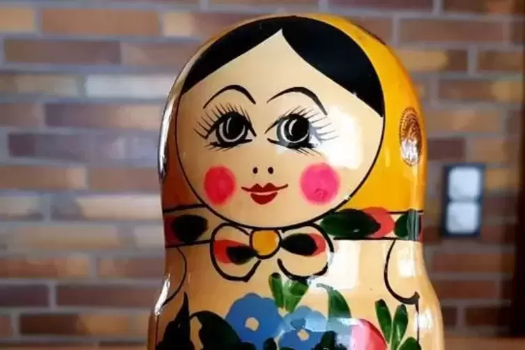 Aus St. Petersburg ist Monika Schirmers Holzpuppe.
