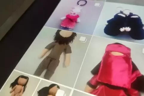 Männliche Puppen tragen Salafisten-Bart, weibliche sind bis auf einen Augenschlitz verschleiert: Solches Spielzeug ließ den Verf
