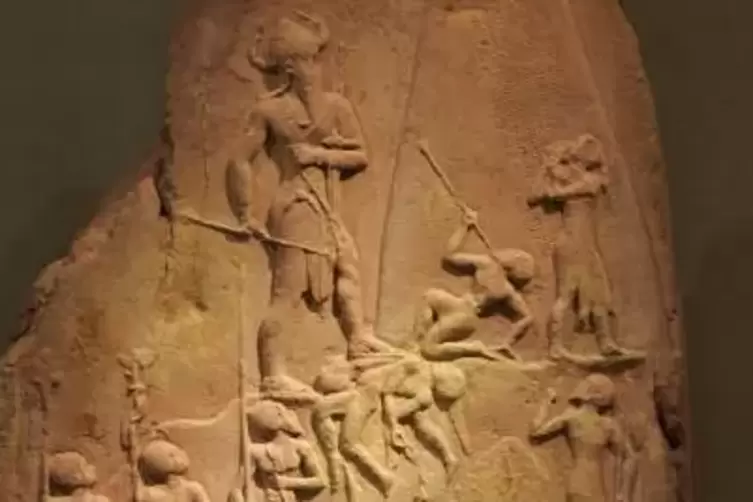 Gewalt ist allgegenwärtig in der Kunst des Alten Orients: Die berühmte Nar?m-Sîn-Stele aus dem Louvre zum Beispiel, die zwischen