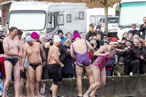 eisschwimmen_trippstadt_view.jpg