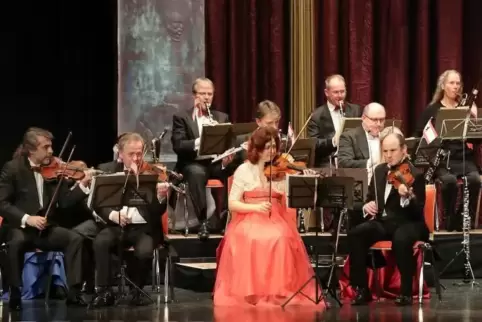Zelebriert das „schwere Leichte“: das „Johann-Strauß-Orchester Kurpfalz“.