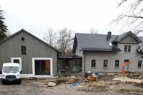 Bis Mai soll das sanierte und umgebaute Forsthaus eingeweiht werden.