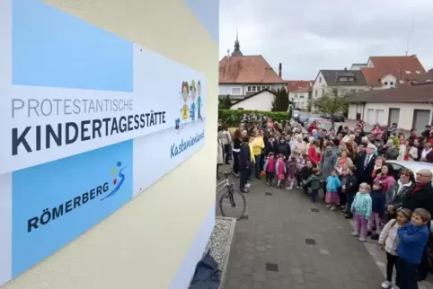 Tag der offenen Tür 2013: Wiedereröffnung der Kita Kastanienland in Mechtersheim.