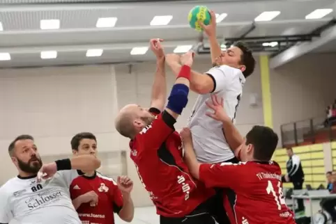 Fabian Markert am Ball gegen TV Thaleischweiler