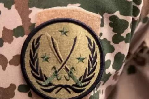 Bei KameradenDas Wappen der Kurdistan Training Coordination ist auf der Uniform eines im Irak stationierten Soldaten der Bundesw