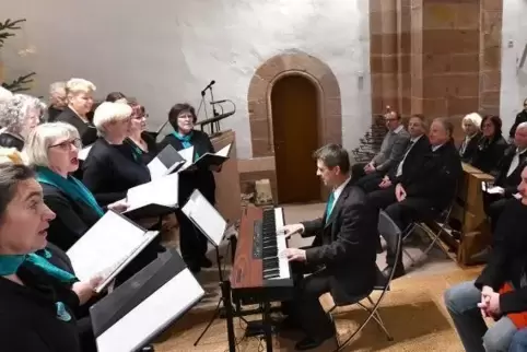 „TonArt“ der Ungsteiner Liedertafel trat in der Seebacher Klosterkirche auf.