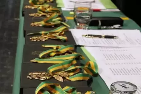 Aufgereiht: die Goldenen Löwen