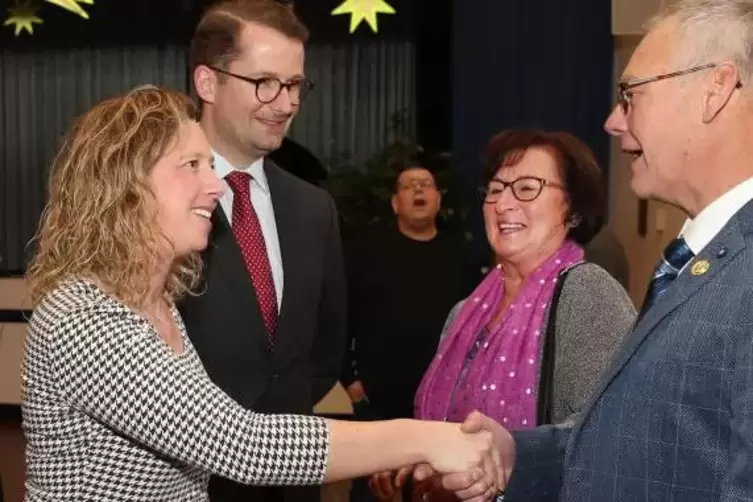 Begrüßt bei ihrem ersten Neujahrsempfang als Ortsbürgermeisterin von Waldsee die Gäste: Claudia Klein (links).