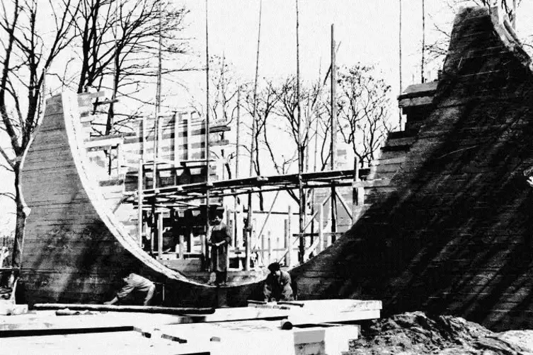Neun Monate dauerte der Aufbau des Fasses. 1934, zum Wurstmarkt, war es p&uuml;nktlich fertig.