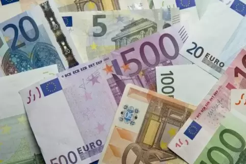Neben dem Bargeld befanden sich auch Ausweisdokumente und Bankkarten in dem Geldbeutel.