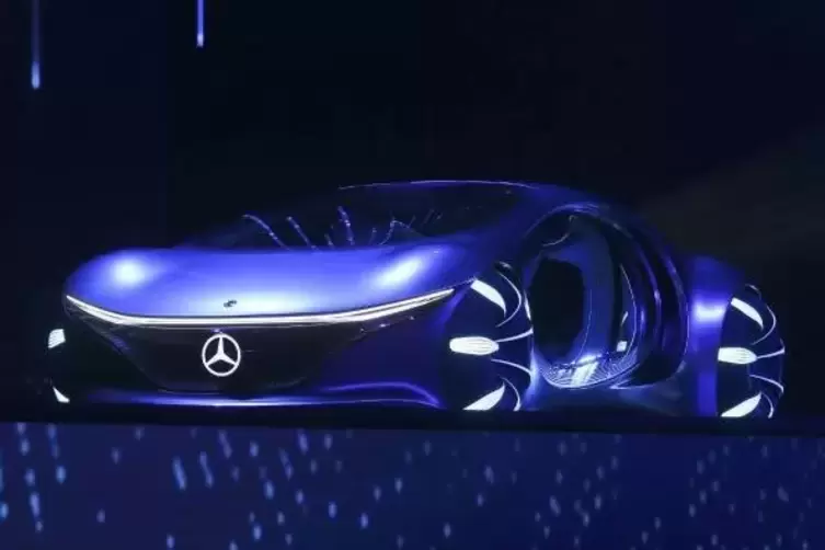 Daimler fährt auf der Technik-Messe CES das Konzeptfahrzeug Vision AVTR auf die Bühne. Es wurde entwickelt in Zusammenarbeit mit